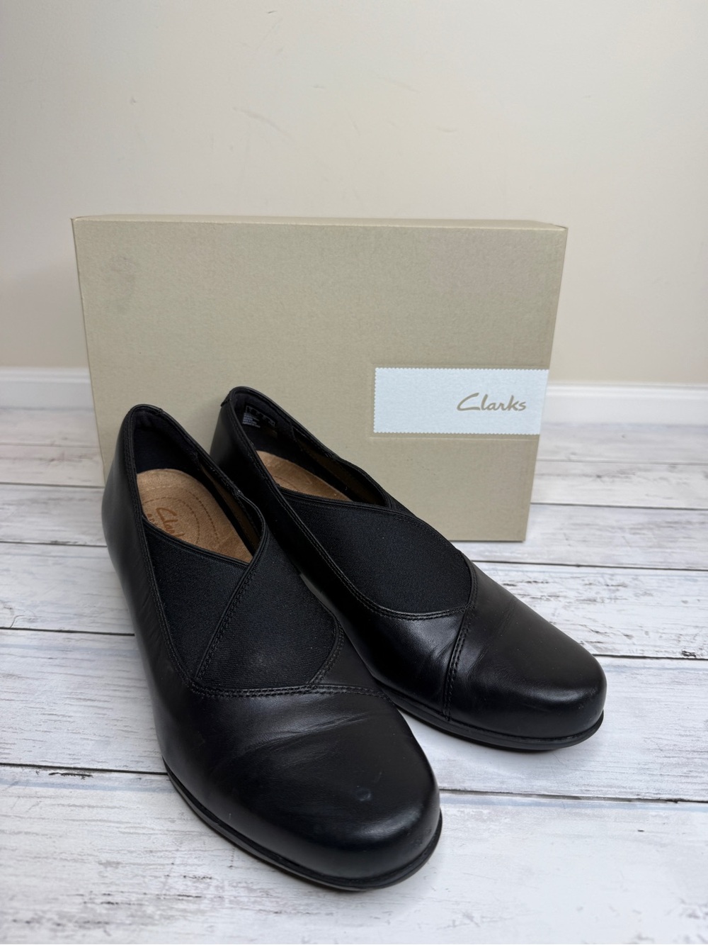Clarks Women’s Black Leather Slip-On Flats